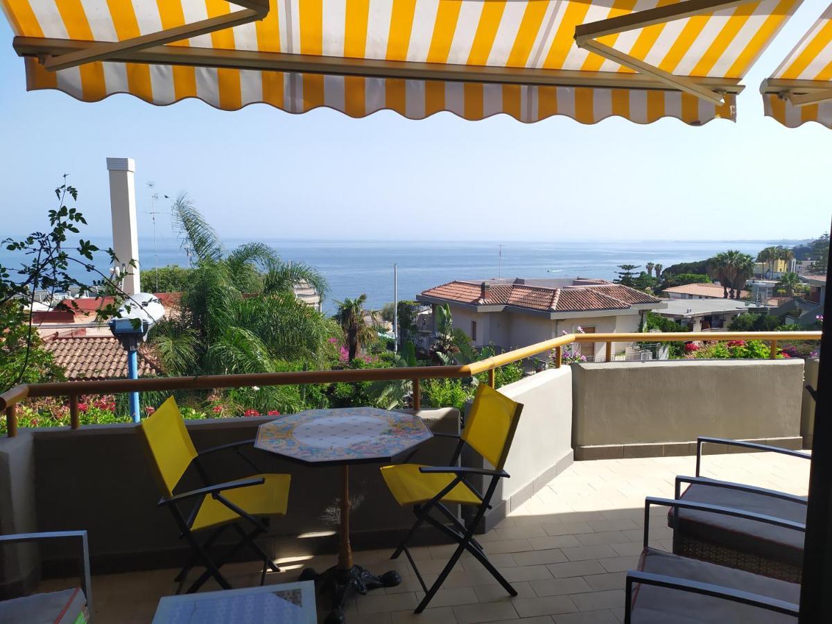 Nero Basalto Azzurro Mare Bed & Breakfast Aci Castello Exterior photo