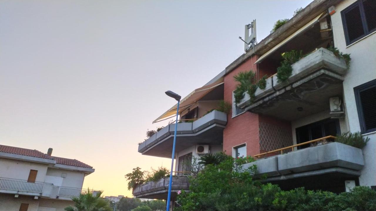 Nero Basalto Azzurro Mare Bed & Breakfast Aci Castello Exterior photo
