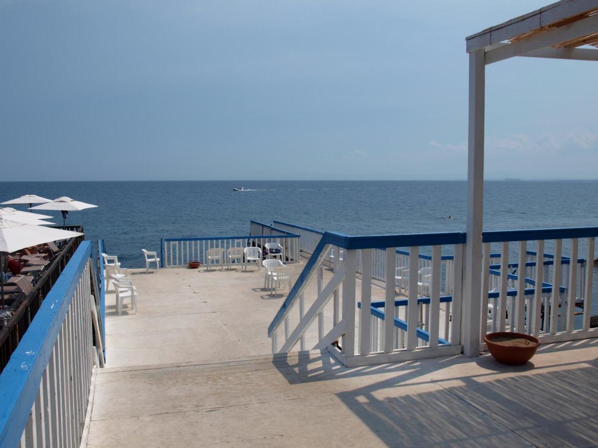 Nero Basalto Azzurro Mare Bed & Breakfast Aci Castello Exterior photo